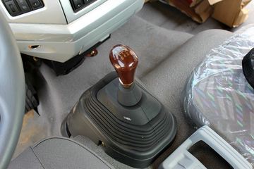 ���� ŷ����5ϵ�п� 170���� 4X2 6.2���Ű������ػ���ͼƬ