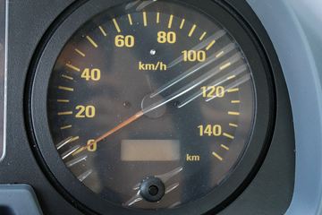 ���� ŷ����5ϵ�п� 170���� 4X2 6.2���Ű������ػ���ͼƬ