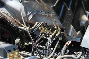 ���� ŷ����5ϵ�п� 170���� 4X2 6.2���Ű������ػ���ͼƬ