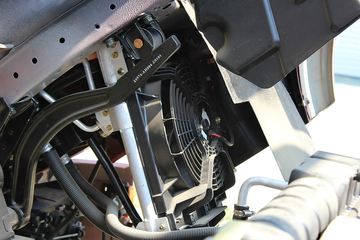 ���� ŷ����5ϵ�п� 170���� 4X2 6.2���Ű������ػ���ͼƬ