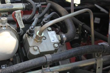 ���� ŷ����5ϵ�п� 170���� 4X2 6.2���Ű������ػ���ͼƬ