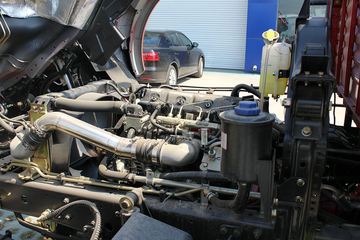 ���� ŷ����5ϵ�п� 170���� 4X2 6.2���Ű������ػ���ͼƬ