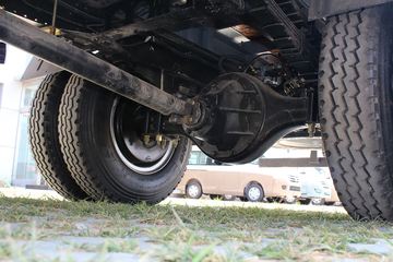 ���� ŷ����5ϵ�п� 170���� 4X2 6.2���Ű������ػ���ͼƬ