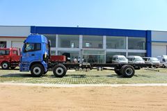 福田 欧曼ETX 6系重卡 245马力 6X2 9.53米厢式载货车底盘(BJ5257XXY-XA)