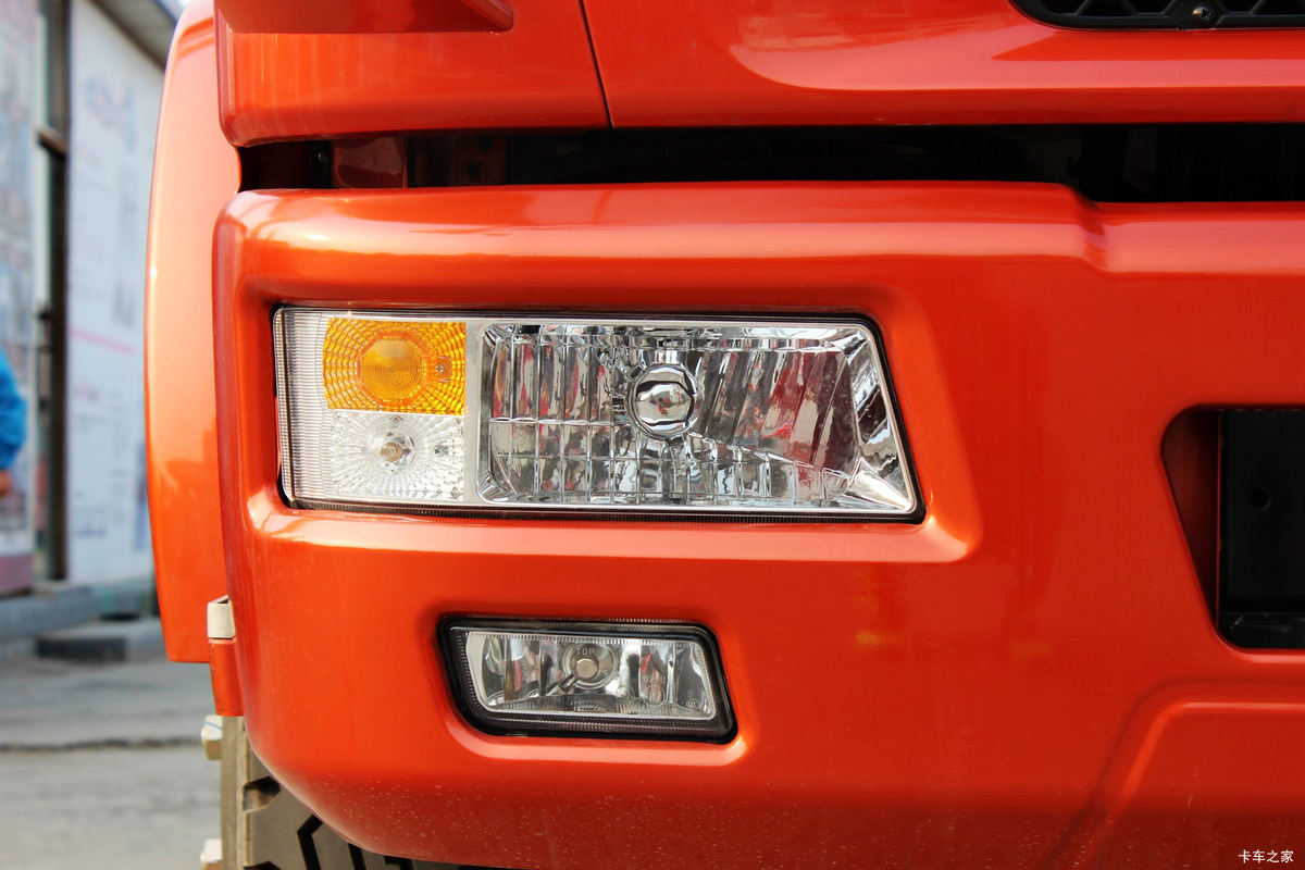  D8 136 4X2 6.12Űػ(DFA1140L11D6)                                                