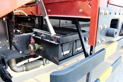 东风 多利卡D8 136马力 4X2 6.12米排半栏板载货车(DFA1140L11D6)