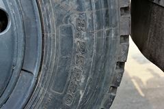 东风 多利卡D8 136马力 4X2 6.12米排半栏板载货车(DFA1140L11D6)