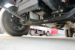 东风 多利卡D8 136马力 4X2 6.12米排半栏板载货车(DFA1140L11D6)