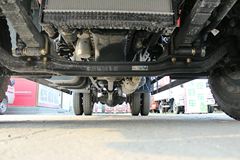 东风 多利卡D8 136马力 4X2 6.12米排半栏板载货车(DFA1140L11D6)