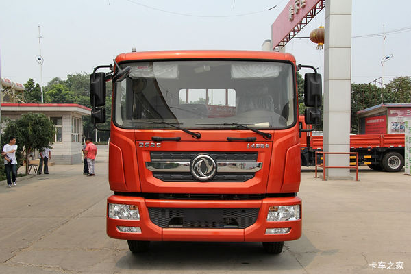 东风 多利卡D9中卡 160马力 4X2 6.2米排半栏板载货车(DFA1140L10D6)