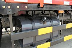 东风 多利卡D9中卡 160马力 4X2 6.8米栏板载货车(DFA1161L10D7)