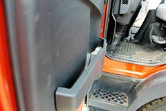 东风 多利卡D9中卡 160马力 4X2 6.2米栏板载货车(DFA1140L10D6)