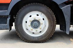 东风 多利卡D9中卡 160马力 4X2 6.2米栏板载货车(DFA1140L10D6)