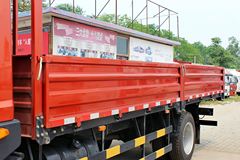 东风 多利卡D9中卡 160马力 4X2 6.2米栏板载货车(DFA1140L10D6)