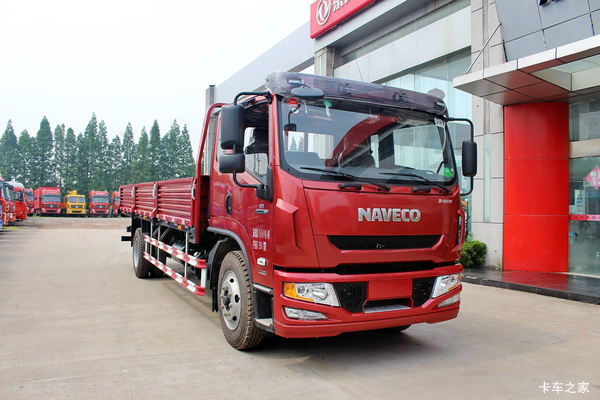 跃进 超越C500-38 140马力 5.06米单排栏板载货车