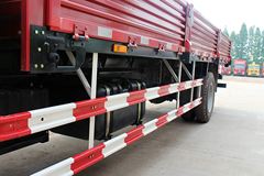 跃进 超越C500中卡 180马力 4X2 6.7米排半栏板载货车(NJ1131ZQDDWZ)