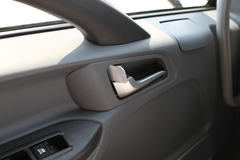 江淮 格尔发K6中卡 165马力 4X2 6.8米排半载货车(中高顶)(迈斯福动力)(HFC1161PZ5K1E1AF)