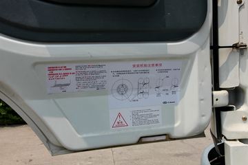 华菱之星 重卡 336马力 8X4 6.5米自卸车(HN3310BC34B8M4)驾驶室图片