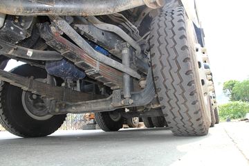 华菱之星 重卡 336马力 8X4 6.5米自卸车(HN3310BC34B8M4)底盘图片