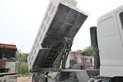 华菱之星 重卡 336马力 8X4 6.5米自卸车(HN3310BC34B8M4)