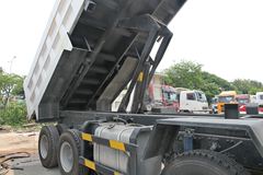 华菱之星 重卡 336马力 8X4 6.5米自卸车(HN3310BC34B8M4)