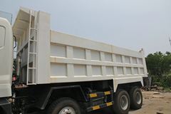 华菱之星 重卡 336马力 8X4 6.5米自卸车(HN3310BC34B8M4)