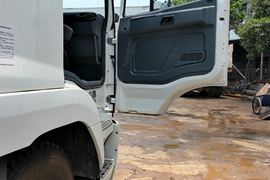 华菱之星&nbsp;粉粒物料运输车驾驶室图片