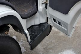 新凯运&nbsp;冷藏车驾驶室图片