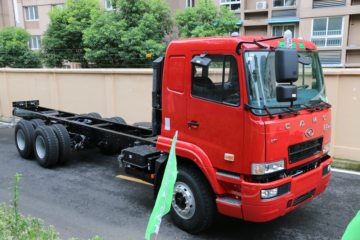 华菱之星 重卡 270马力 6X4 8.2米排半载货车底盘(HN1250C27E8M4)