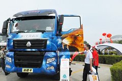中国重汽 汕德卡SITRAK C7H重卡 440马力 6X2R牵引车(彩绘后提升桥)(ZZ4256V323HD1)