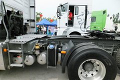 中国重汽 汕德卡SITRAK C7H重卡 440马力 6X2R牵引车(彩绘后提升桥)(ZZ4256V323HD1)