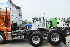 中国重汽 汕德卡SITRAK C7H重卡 440马力 6X2R牵引车(彩绘后提升桥)(ZZ4256V323HD1)