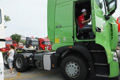 中国重汽 HOWO T7H重卡 440马力 6X2牵引车(绿色后提升桥)(ZZ4257V323HD1)