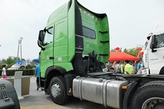 中国重汽 HOWO T7H重卡 440马力 6X2牵引车(绿色后提升桥)(ZZ4257V323HD1)