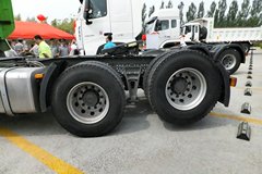 中国重汽 HOWO T7H重卡 440马力 6X2牵引车(绿色后提升桥)(ZZ4257V323HD1)