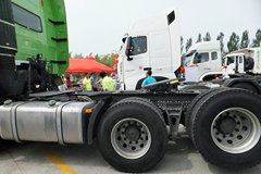 中国重汽 HOWO T7H重卡 440马力 6X2牵引车(绿色后提升桥)(ZZ4257V323HD1)