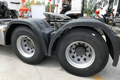 中国重汽 HOWO T7H重卡 440马力 6X4牵引车(白色)(ZZ4257V324HD1B)