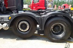 北奔 V3HT重卡 430马力 6X2牵引车(中提升桥)