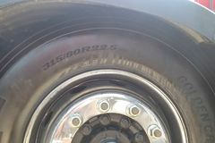 北奔 V3HT重卡 430马力 6X2牵引车(中提升桥)