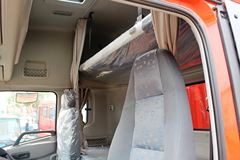 东风商用车 天龙重卡 245马力 6X2 9.6米排半厢式载货车(DFL5253XXYAX1B)