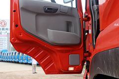 东风商用车 天龙重卡 245马力 6X2 9.6米排半厢式载货车(DFL5253XXYAX1B)