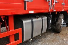 东风商用车 天龙重卡 245马力 6X2 9.6米排半厢式载货车(DFL5253XXYAX1B)
