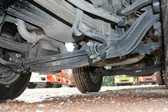 东风商用车 天龙重卡 245马力 6X2 9.6米排半厢式载货车(DFL5253XXYAX1B)