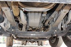 东风商用车 天龙重卡 245马力 6X2 9.6米排半厢式载货车(DFL5253XXYAX1B)