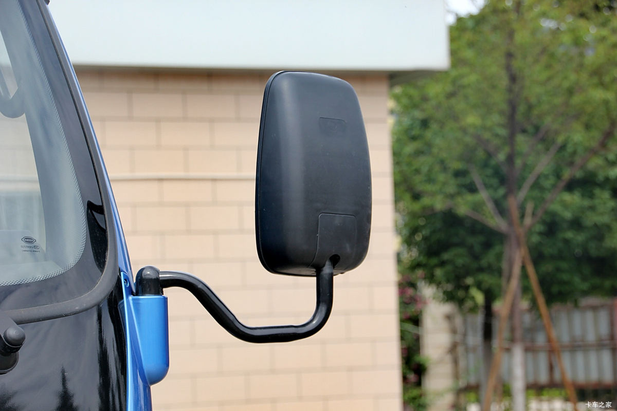 ʱ�� ˹�����Ῠ 129���� 4X2 3.7����ж��(LFJ3045G7)���                                                