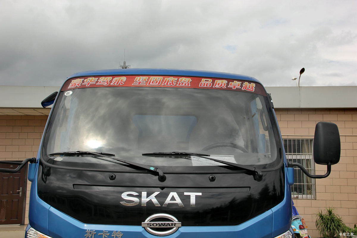 ʱ�� ˹�����Ῠ 129���� 4X2 3.7����ж��(LFJ3045G7)���                                                