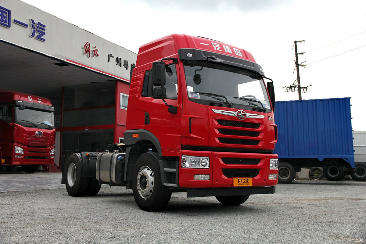 青岛解放 悍V重卡 320马力 4X2牵引车
