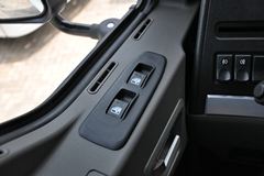 陕汽重卡 德龙新M3000 270马力 6X2 9.6米厢式载货车(AMT)(SX5200XXYMA)