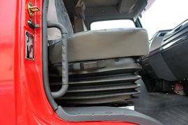 瑞沃中型&nbsp;自卸车驾驶室                                               图片