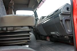 瑞沃中型&nbsp;自卸车驾驶室                                               图片